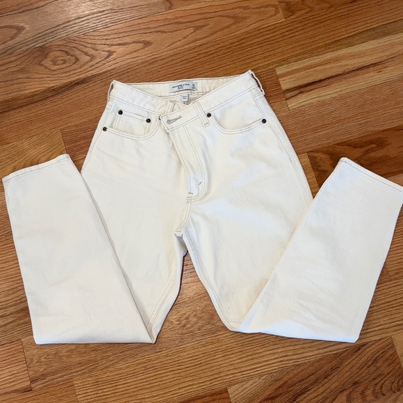 Abercrombie & Fitch The Mom Curve Love High Rise Jean - Picture 6 of 9